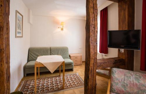 Rothenburg Old Town House | Hotel-Gasthof Goldener Greifen