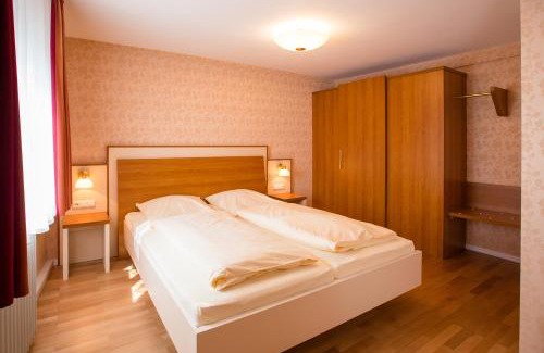 Rothenburg Old Town House | Hotel-Gasthof Goldener Greifen