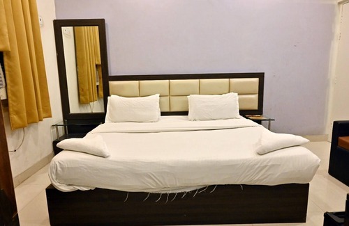 Charbagh Hotel | Hotel Golden Sky