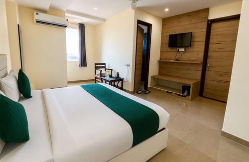 Mahipalpur Hotel | Hotel Good Luck by JMD Group