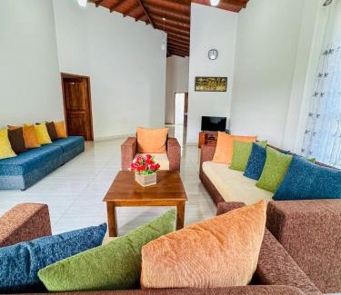 Katugastota Hotel | Hotel Grand Resto