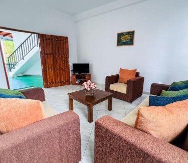 Katugastota Hotel | Hotel Grand Resto