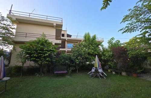 Sauraha Hotel | Hotel Happy Land