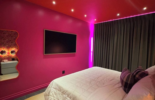 Cherokee Triangle Hotel | Hotel Hilo - Room 204