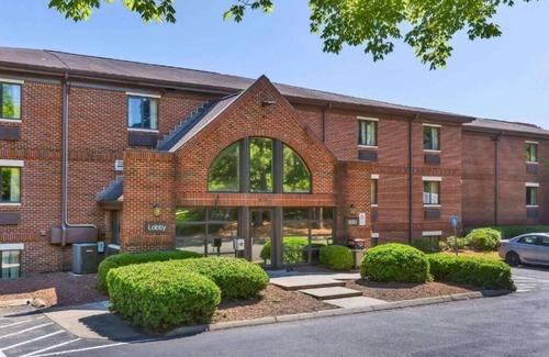 Cary Hotel | Hotel in Cary with WiFi, AC.