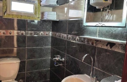 Giza Hotel | hotel in marvelous view infront of the pyramids directly with AC, WiFi.