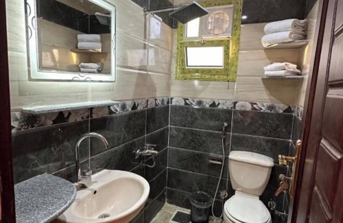 Giza Hotel | hotel in marvelous view infront of the pyramids directly with AC, WiFi.