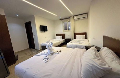 Giza Hotel | hotel in marvelous view infront of the pyramids directly with AC, WiFi.