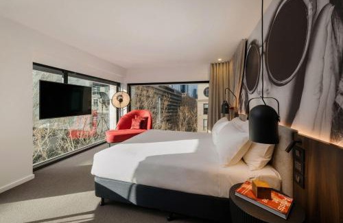 Melbourne Central Business District Hotel | Hotel Indigo Melbourne on Flinders by IHG