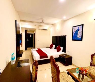 Chandigarh Hotel | Hotel JB Grand Residency Zirakpur Chandigarh # lift #Balcony Rooms # Banquet Hall # Family Rooms