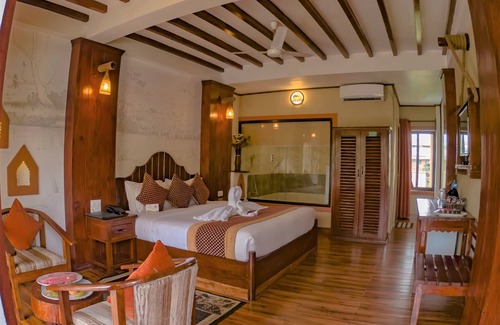 Sauraha Hotel | Hotel Jungle Crown