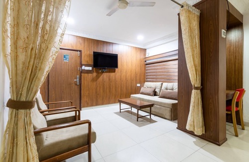 South Tukoganj Hotel | HOTEL KALINGA