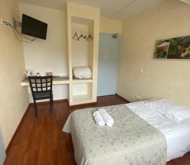 Aubrives Hotel | HOTEL L'AMERIVIERE*