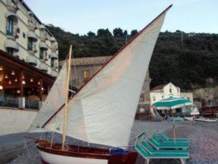 Marina del Cantone Hotel | Hotel La Certosa