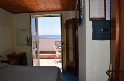 Marina del Cantone Hotel | Hotel La Certosa