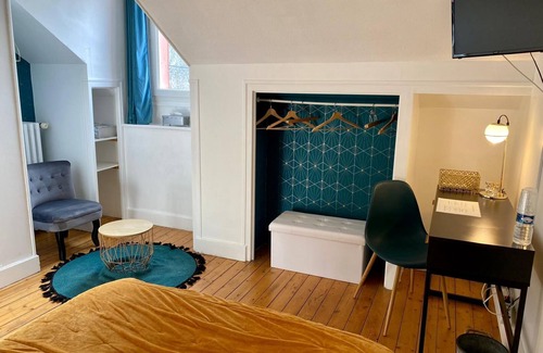 Bourbon-Lancy Hotel | Hotel La Tourelle du Beffroi