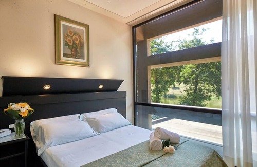 Serravalle Pistoiese Hotel | Hotel Lago Verde