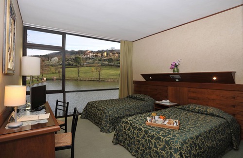Serravalle Pistoiese Hotel | Hotel Lago Verde
