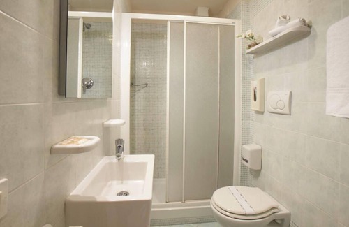 Serravalle Pistoiese Hotel | Hotel Lago Verde