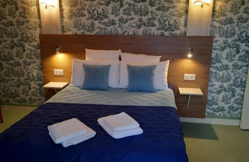 Tiffauges Hotel | HOTEL LE MANOIR DE LA BARBACANE