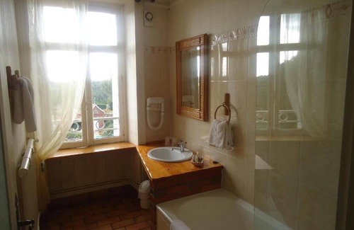 Tiffauges Hotel | HOTEL LE MANOIR DE LA BARBACANE