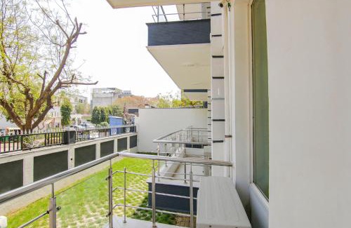 DLF Phase 3 Hotel | Hotel Leaf 9 INN, Cyber City near Ambience Mall