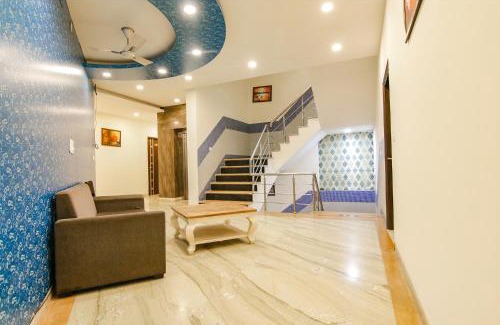 DLF Phase 3 Hotel | Hotel Leaf 9 INN, Cyber City near Ambience Mall