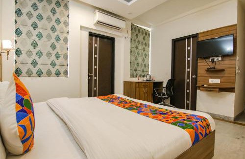 DLF Phase 3 Hotel | Hotel Leaf 9 INN, Cyber City near Ambience Mall