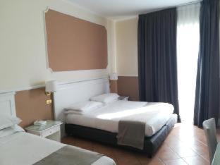 Fuorigrotta Hotel | Hotel Leopardi