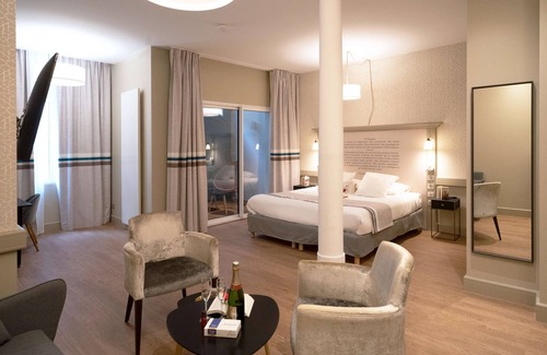 Quartier Vieux Marche-Cathedrale Hotel | Hotel Litteraire Gustave Flaubert, Signature Collection