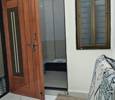 Parli Vaijnath Hotel | Hotel Madhav bhakta nivas