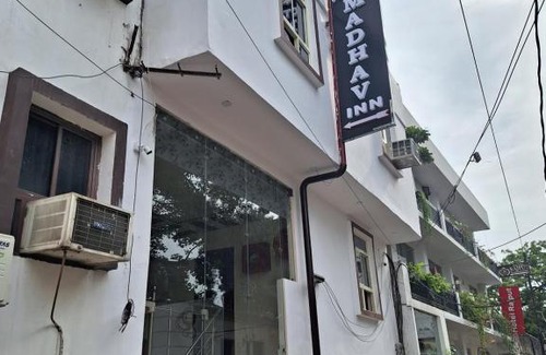 Charbagh Hotel | Hotel Madhav Inn Top family hotels business hotels best couple friendly hotel in lucknow