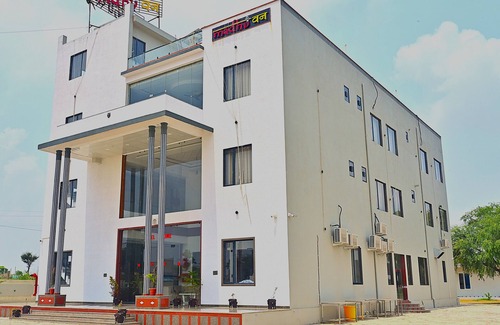 Sikar Hotel | HOTEL MADHUVAN & RESORT