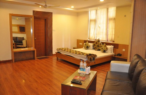 Kanpur Hotel | Hotel Mandakini Plaza