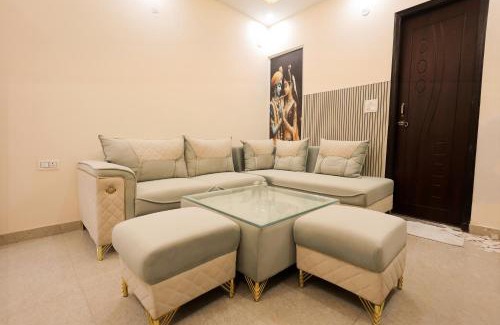 Vrindavan Hotel | Hotel Mango Tree, Vrindavan