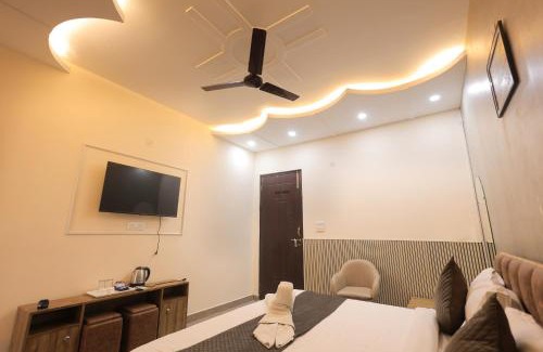 Vrindavan Hotel | Hotel Mango Tree, Vrindavan