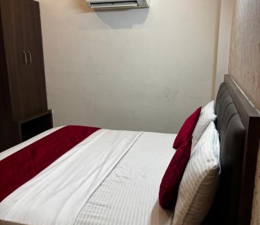Sindhi Camp House | Hotel Manmohakh Grand