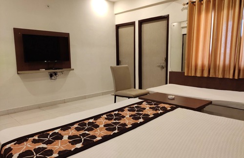 Lucknow Hotel | Hotel Maple Delite