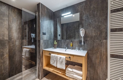 San Lorenzo in Banale Hotel | Hotel Miravalle