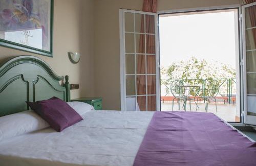 Cabra Hotel | Hotel Mitra Crisálida