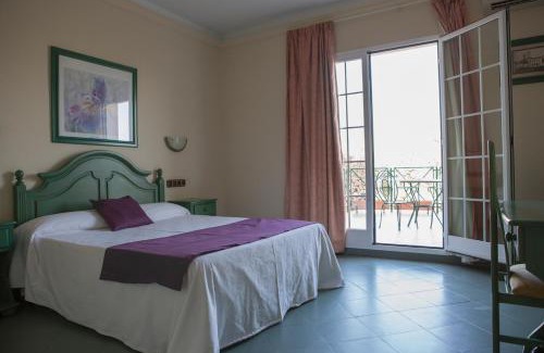 Cabra Hotel | Hotel Mitra Crisálida