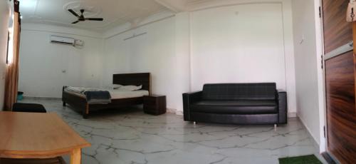 Faizabad House | Hotel Mohan Kunj