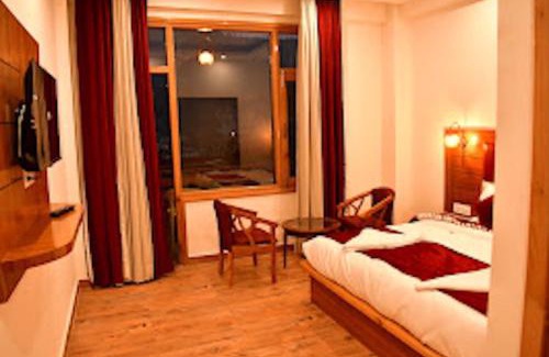 Manali Hotel | Hotel Mountain Majesty's Inn, Manāli