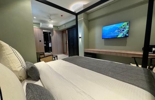 Malad West Hotel | Hotel Mumbai House, Valnai Malad