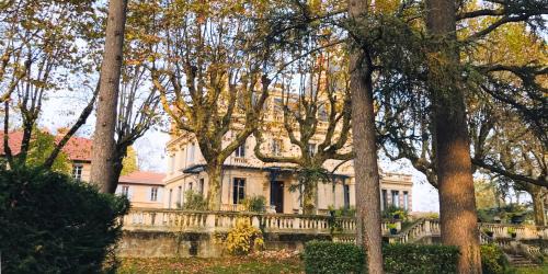 Irigny Bed & Breakfast | Hotel-Musée Villa Bagatelle