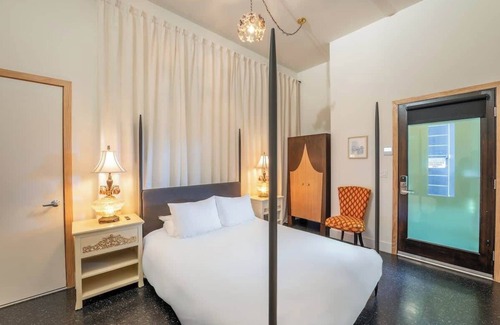 Logan Heights Hotel | Hotel Narcissus - Room 4