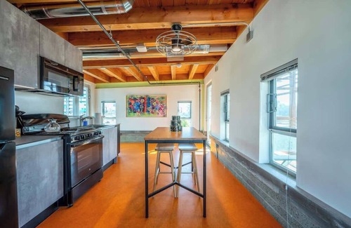 Logan Heights Hotel | Hotel Narcissus - Room 6