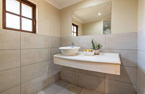 Hazyview Hotel | Hotel Numbi and Garden Suites