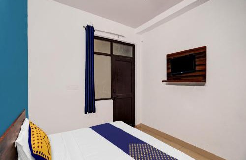 Sector 27 Hotel | Hotel O AK Residency