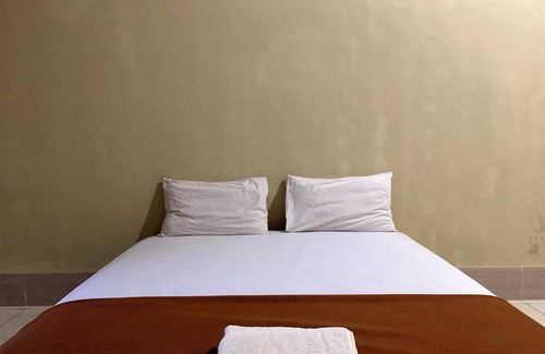 Tetebatu Hotel | Hotel O Athirah Kost Near Permandian Wisata Istana Mappala